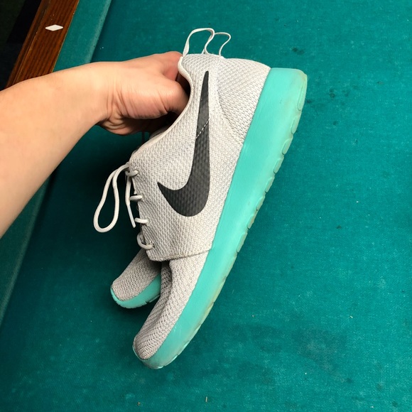 Nike Other - Nike Roshe One Calypso